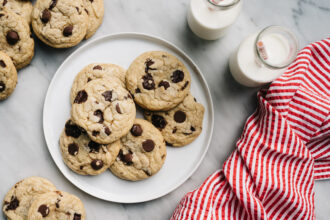 This 8-Ingredient Gooey Chocolate Chip Cookie Recipe Is a Gastro’s Favorite Gut-Healthy Dessert