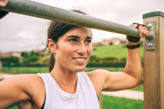 Kipping Pull-Ups *Aren’t* Cheating—But Here’s How To Do Them Correctly