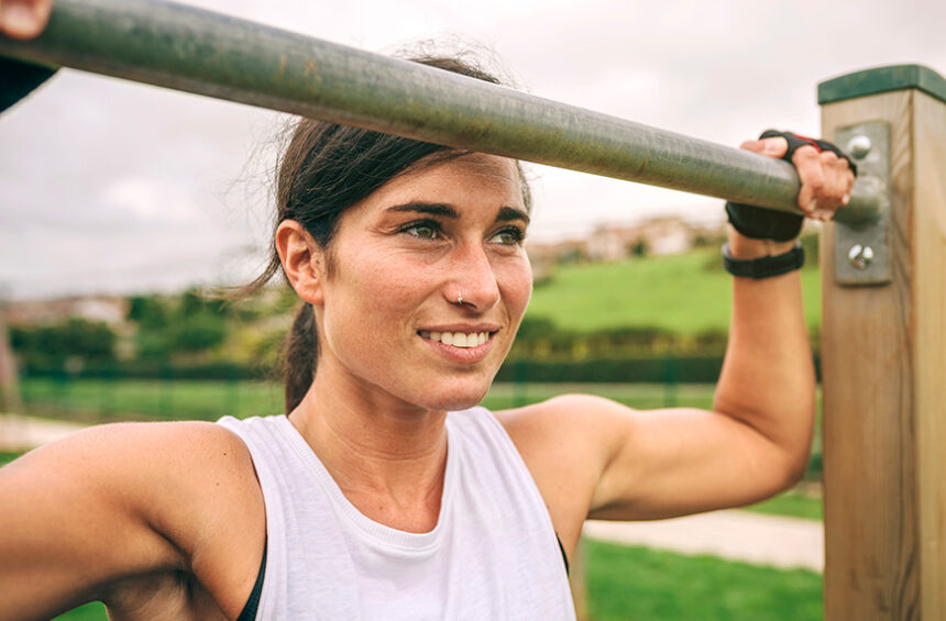 Kipping Pull-Ups *Aren’t* Cheating—But Here’s How To Do Them Correctly