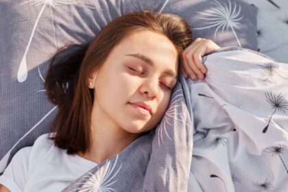 8 tips to prevent hair loss while sleeping