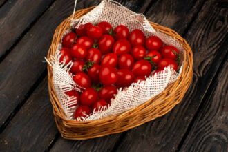 Tomato for period pain: 4 benefits of this delicious fruit for menstrual cramps