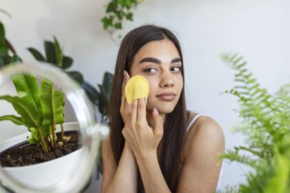 How to choose skin care products for oily skin to prevent acne and unblock pores