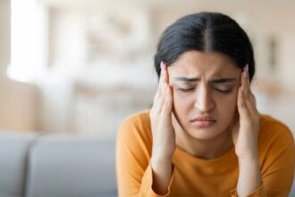 6 early migraine symptoms you should know to avoid an attack